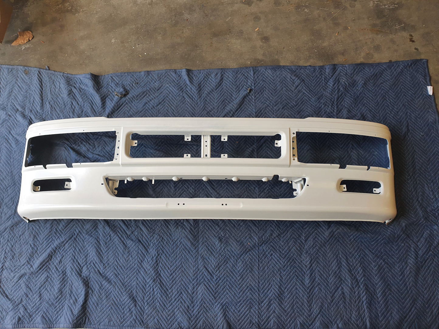 Front Bumper Bar  –  With Flasher Lamp Holes  –  Without Lower Fog Lamp Holes  –  To Suit Isuzu CX / EX - Giga(94-12/07)