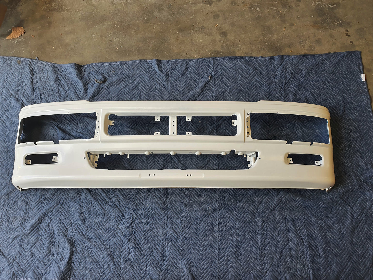 Front Bumper Bar  –  With Flasher Lamp Holes  –  Without Lower Fog Lamp Holes  –  To Suit Isuzu CX / EX - Giga(94-12/07)