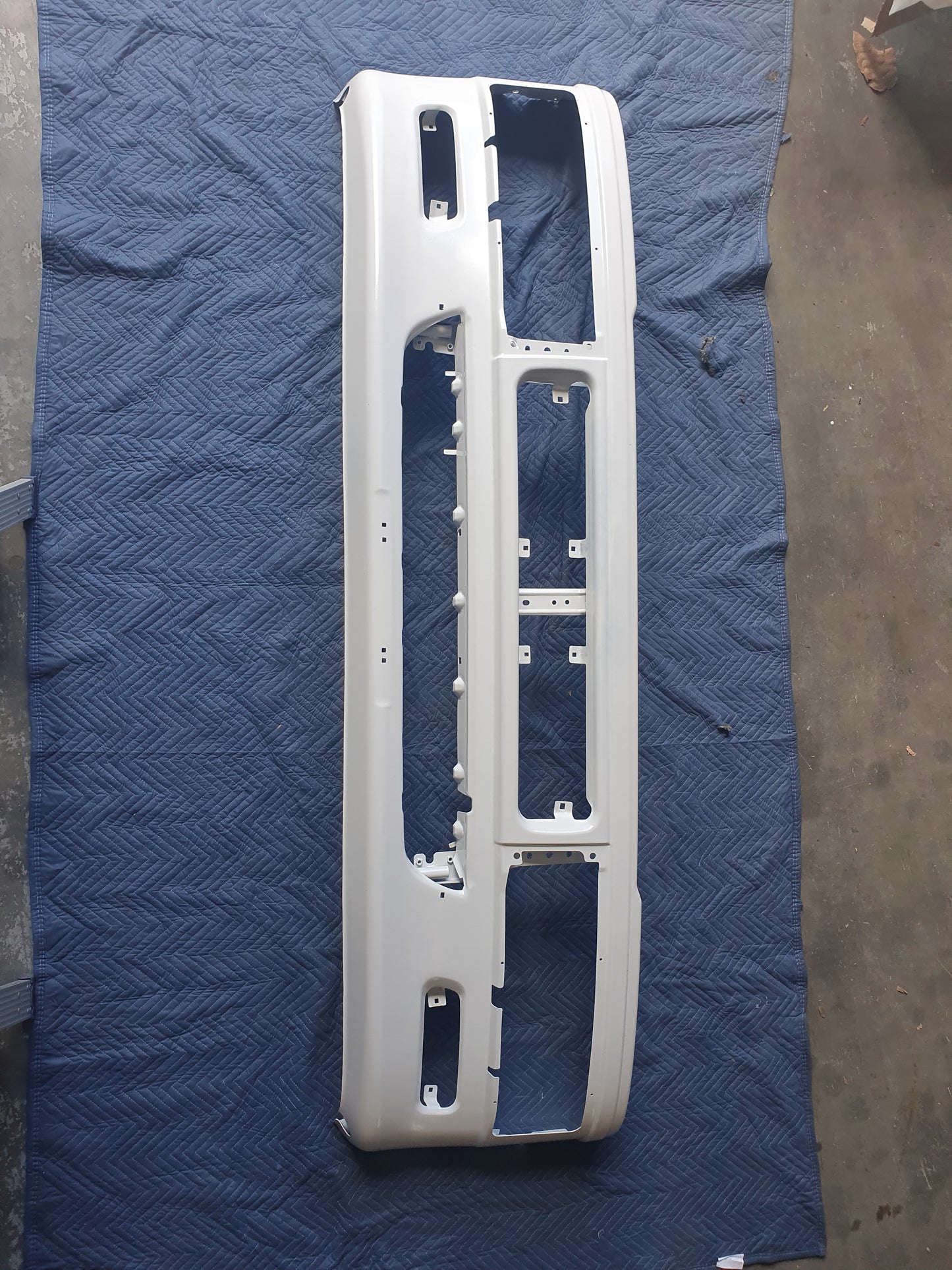 Front Bumper Bar  –  With Flasher Lamp Holes  –  Without Lower Fog Lamp Holes  –  To Suit Isuzu CX / EX - Giga(94-12/07)