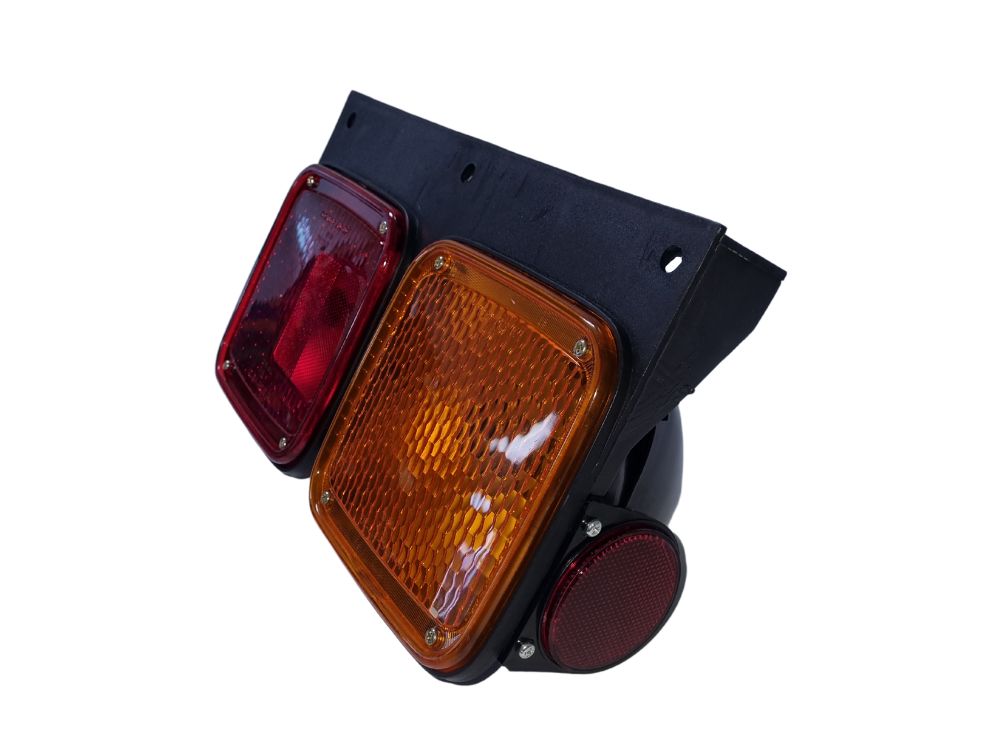 Tail Lamp R/H Right Hand  –  To Suit Nissan UD CW (02-04/08)