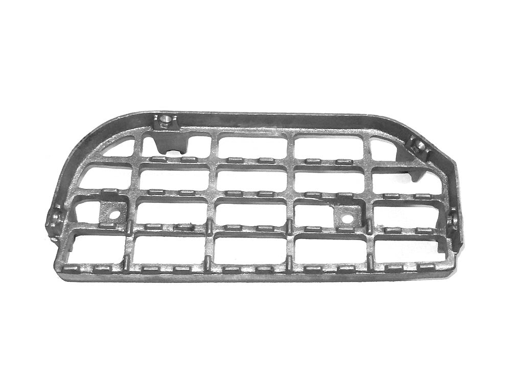 Step Plate R/H Right Hand  –  Upper  –  With 4 Holes Grid  –  To Suit Nissan UD LK / MK / To Suit Nissan UD PK (07/95-11)