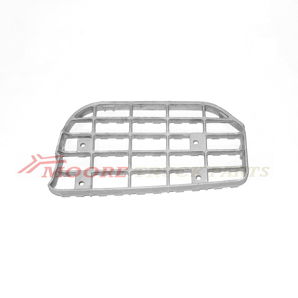 Step Plate L/H Left Hand  –  Upper  –  With 5 Holes Grid  –  To Suit Nissan UD LK / MK / To Suit Nissan UD PK (07/95-11)