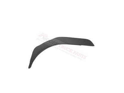 Front Guard Trim R/H Right Hand  –  Black  –  BoTom of Guard Edge  –  To Suit Nissan UD LK / MK / To Suit Nissan UD PK (07/95-11)