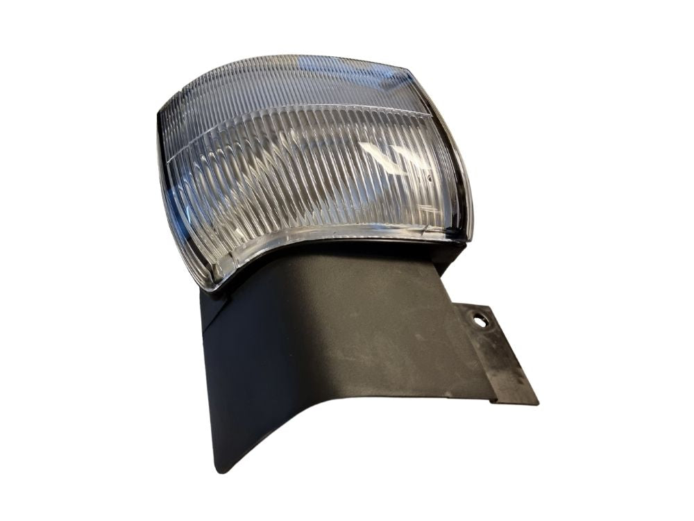 Park Lamp R/H Right Hand  –  To Suit Nissan UD LK / MK / To Suit Nissan UD PK (07/95-11)