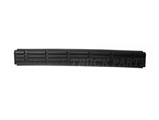 Front Bumper Bar Centre Step Tread  –  Quon To Suit Nissan UD CK / CW / PD / PW / GK / GW (07-16)