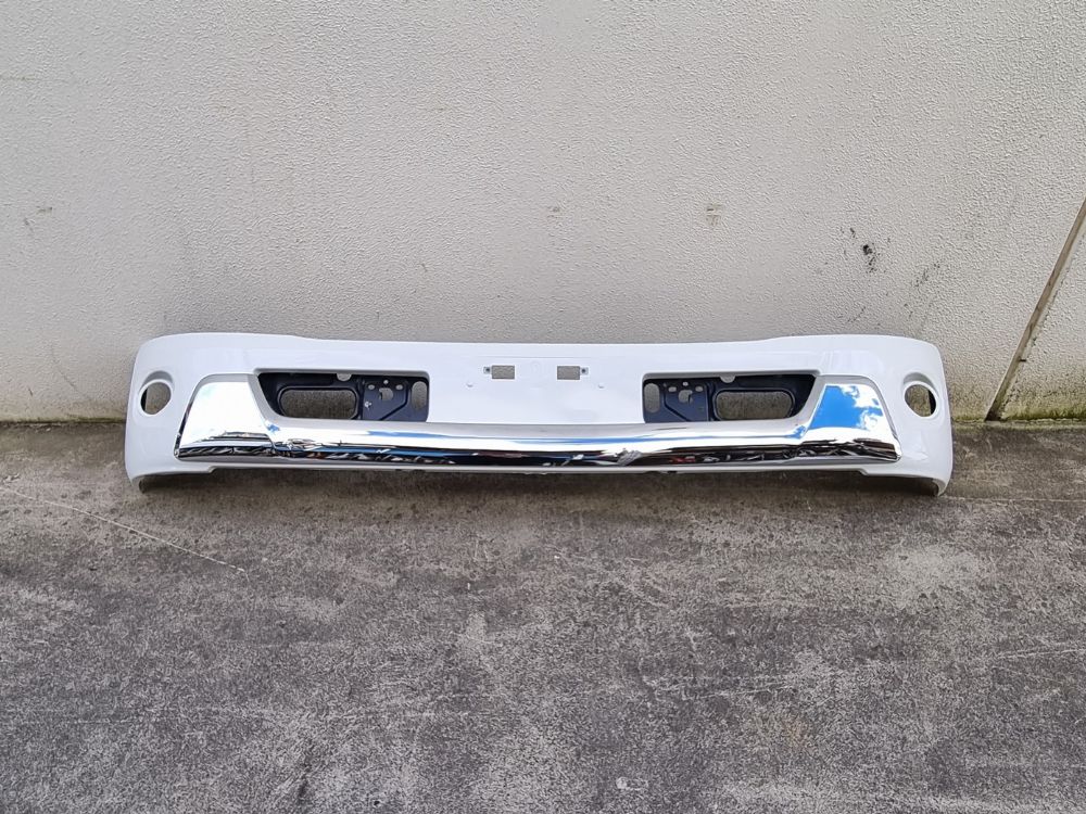 Front Bumper Bar  –  With Chrome Mould  –  With Fog& Without Radar  –  Wide Cab  –  Second Hand  –  To Suit Hino 300 Series / Dutro (10/11-On)