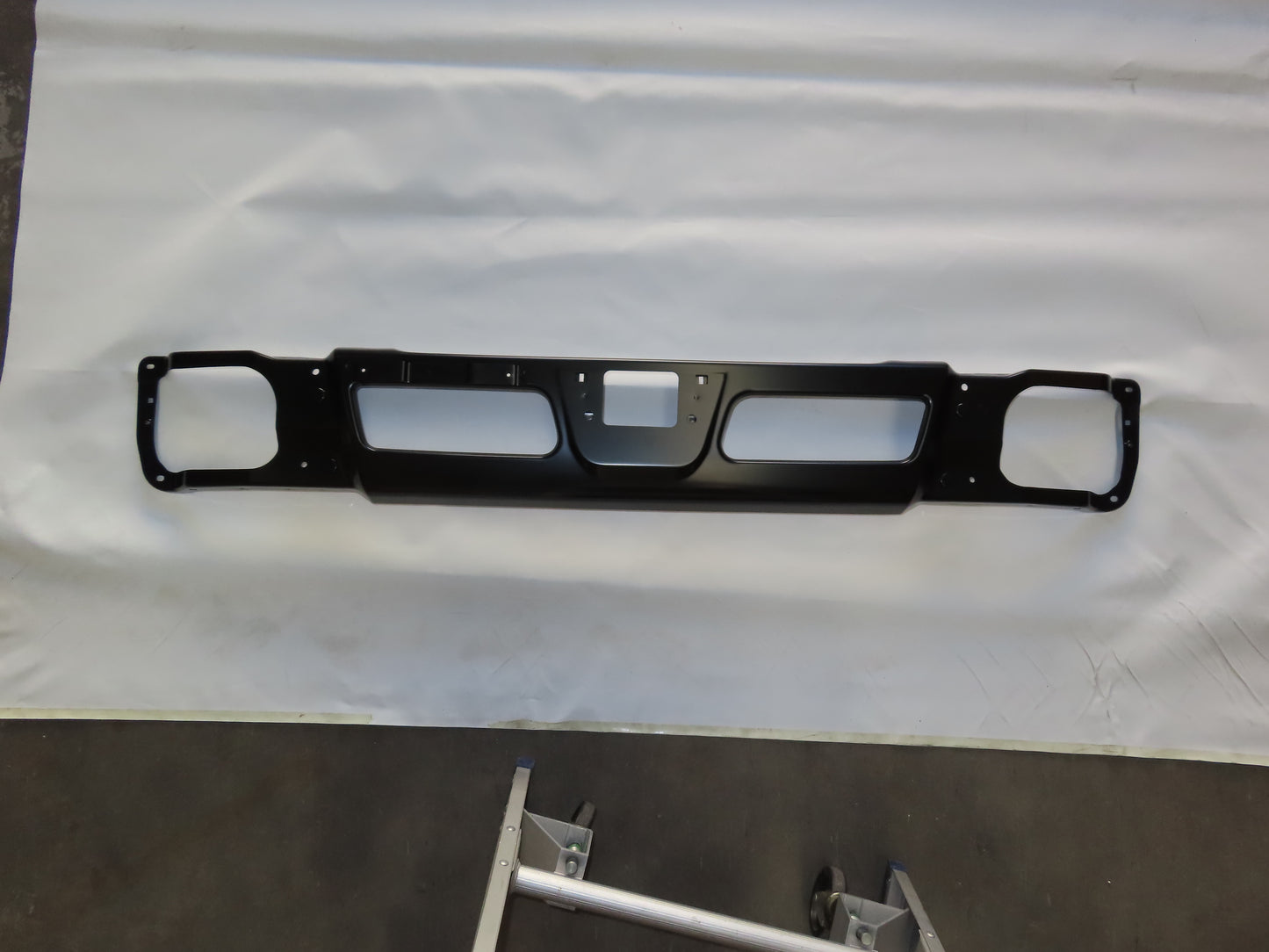 Front Bumper Bar  –  Narrow Cab  –  With Radar & OTo Suit Hino FFSet Number Plate  –  To Suit Mitsubishi Canter FEA (19-On)