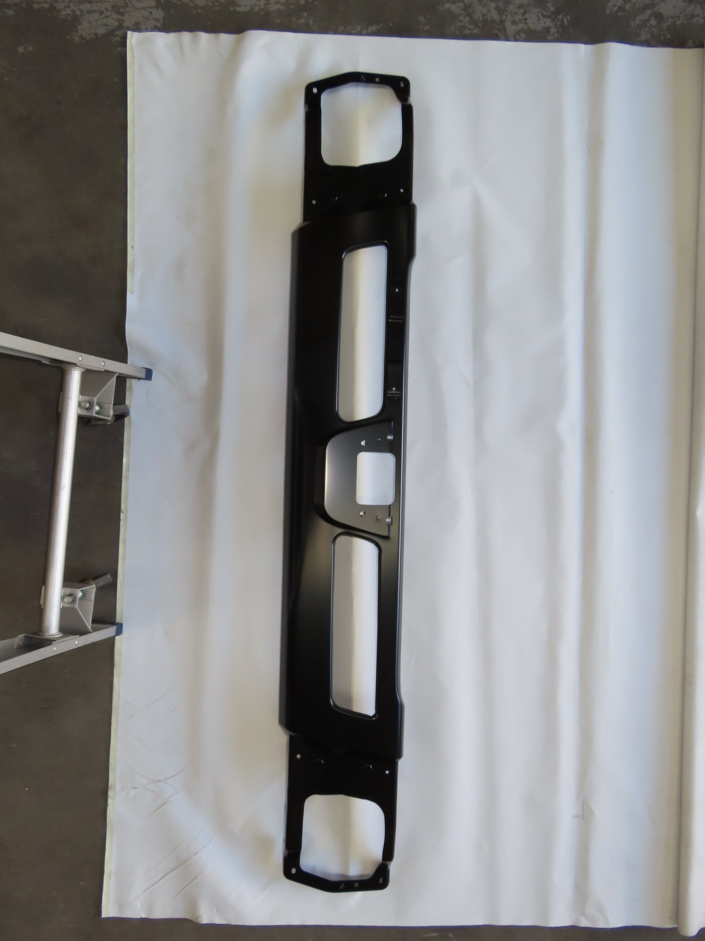 Front Bumper Bar  –  Narrow Cab  –  With Radar & OTo Suit Hino FFSet Number Plate  –  To Suit Mitsubishi Canter FEA (19-On)