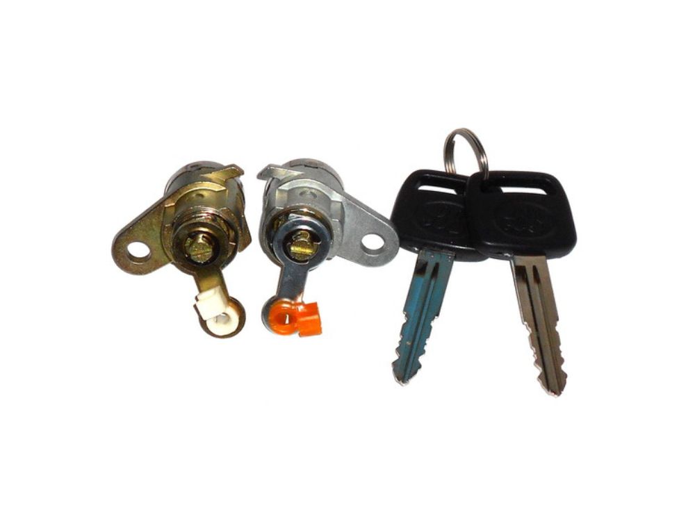 Door Lock Cylinder Kit R/H Right Hand = L/H Left Hand  –  2 Locks with 2 Keys  –  FT / FV / FX / FTS 4X4  –  To Suit Isuzu F Series (08-On)