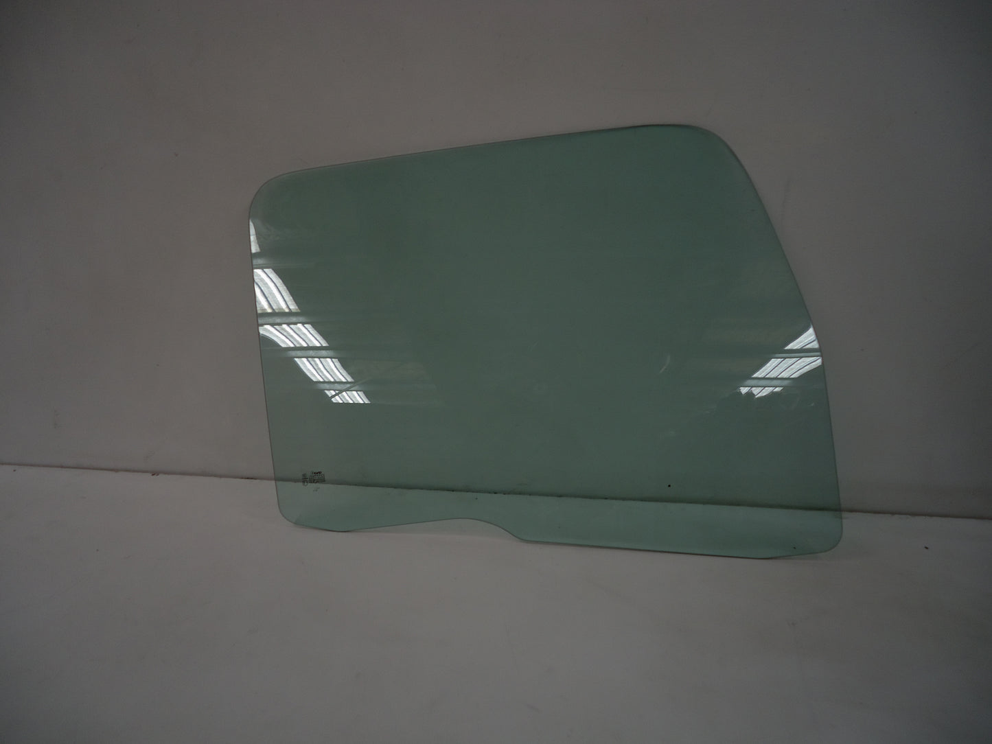 Front Door Glass R/H Right Hand  –  To Suit Isuzu CX / EX - Giga(94-17)