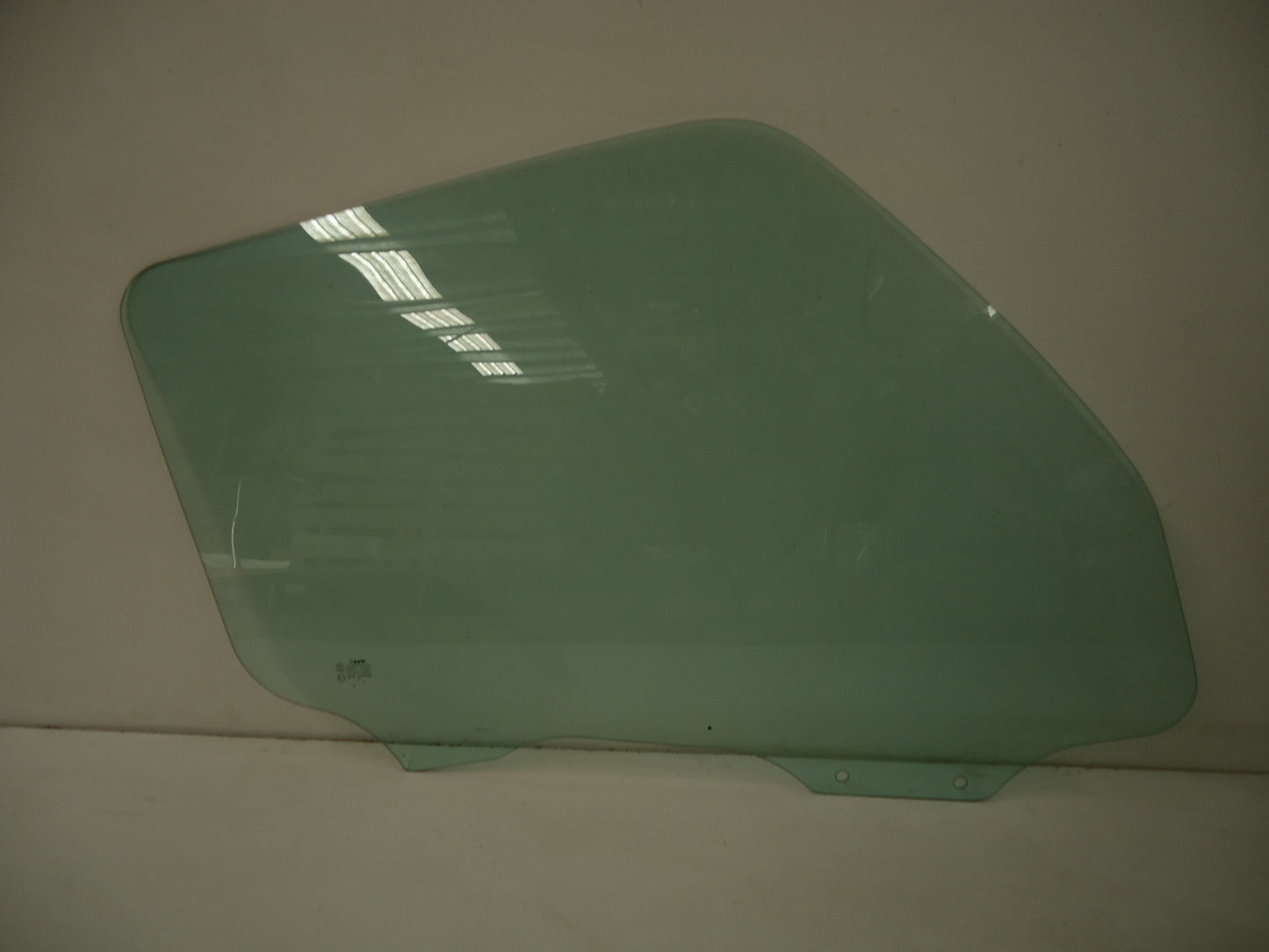 Front Door Glass R/H Right Hand  –  Without Vent  –  To Suit Mitsubishi Canter FE5 / FB5/To Suit Mitsubishi Canter FE6 (95-05)