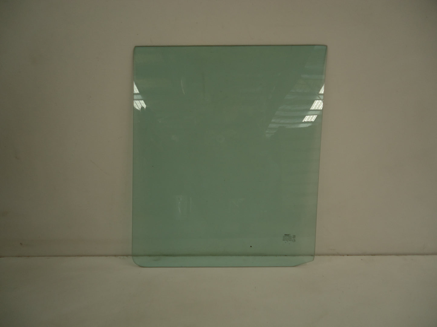 Front Door Glass R/H Right Hand  –  To Suit Mitsubishi Fighter FS4 / FP4 / FV4 (84-96)