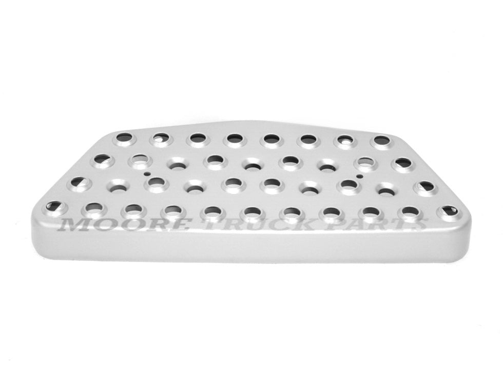 Step Plate R/H Right Hand = L/H Left Hand  –  Lower  –  To Suit MAN TGA M / L / LX / XL / XXL (00-09)