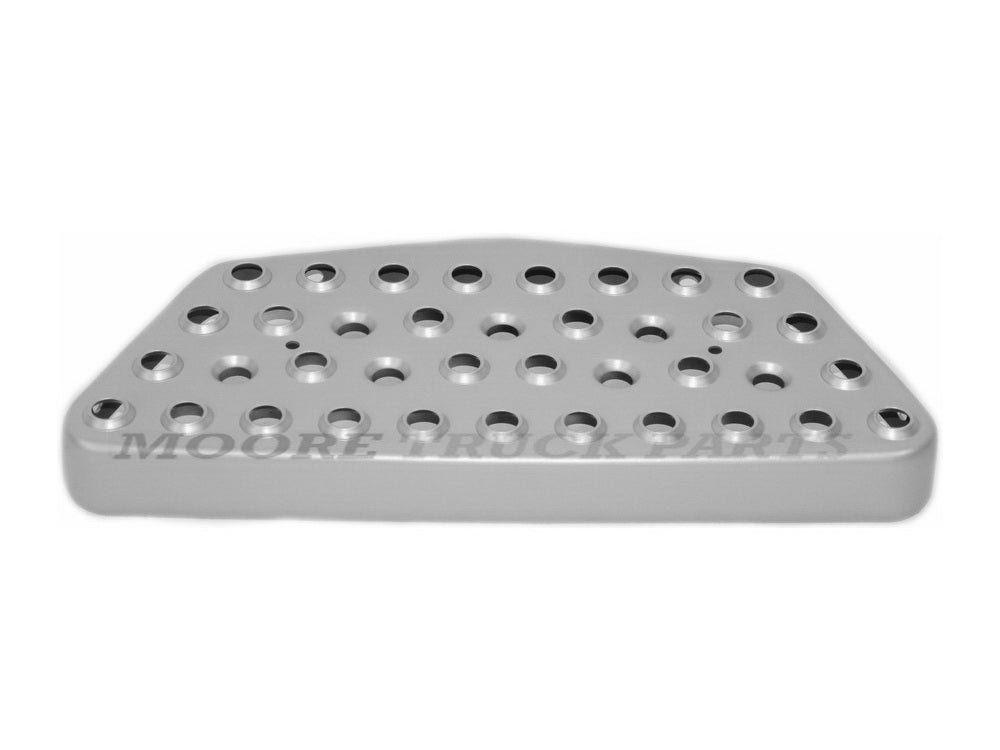 Step Plate R/H Right Hand = L/H Left Hand  –  Middle  –  Also Twin Step Upper  –  To Suit MAN GL / TGM (05-14)