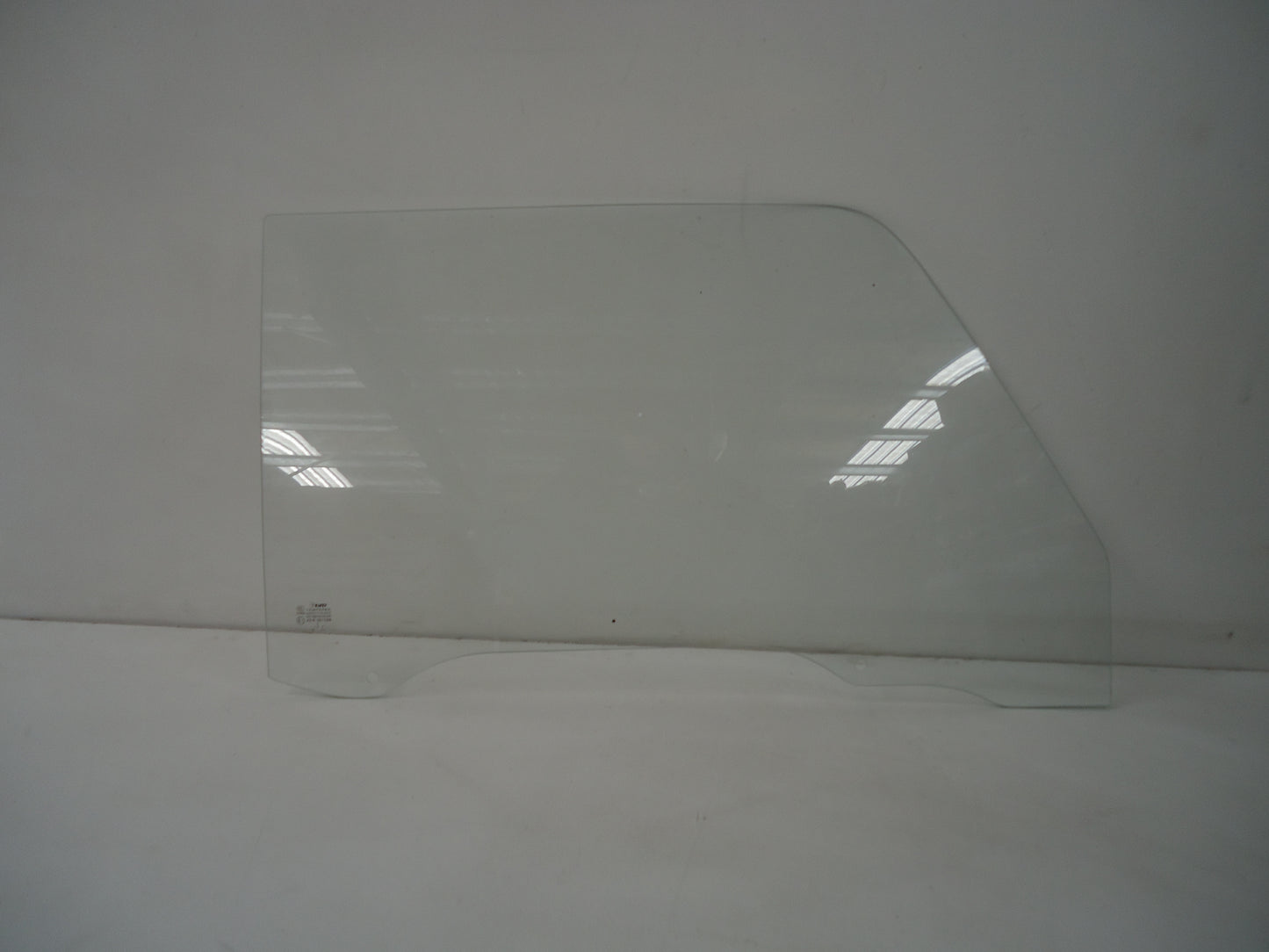 Front Door Glass R/H Right Hand  –  Without 1/4 Vent  –  To Suit Mazda T3500 (81-89)