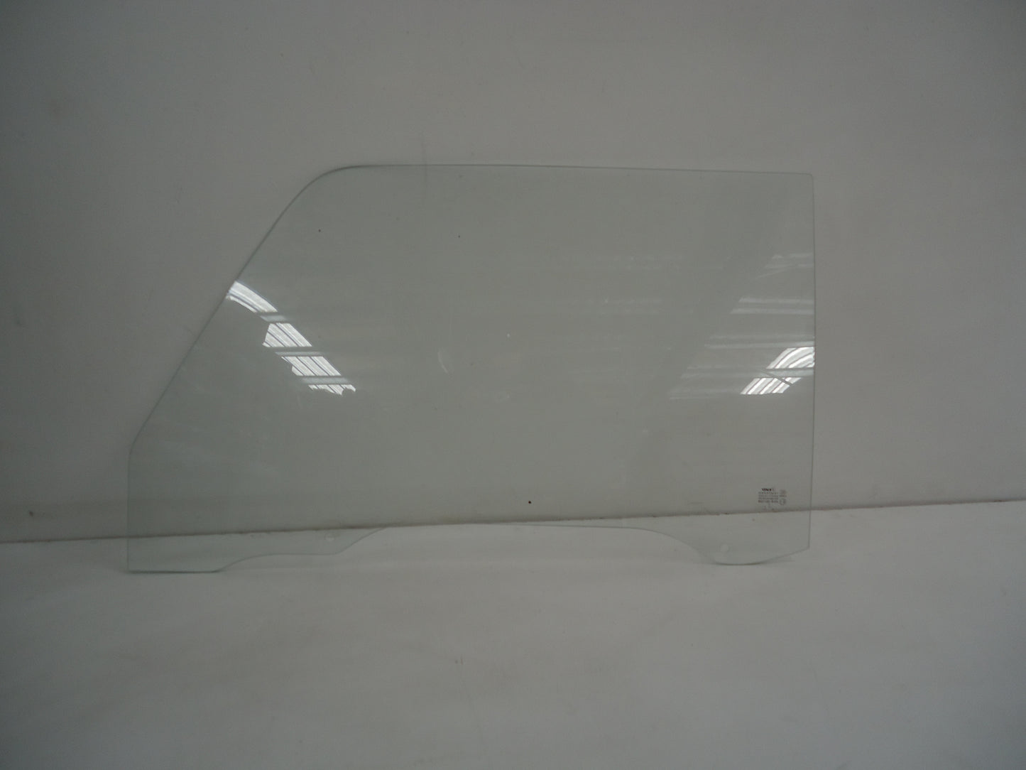 Front Door Glass L/H Left Hand  –  Without 1/4 Vent  –  To Suit Mazda T3500 (81-89)